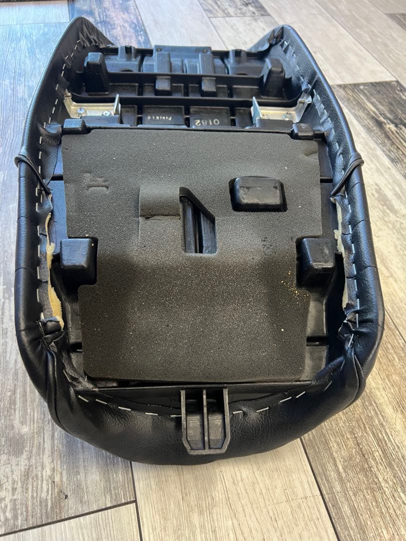 ゼファー750 純正シート　タックロール張替え