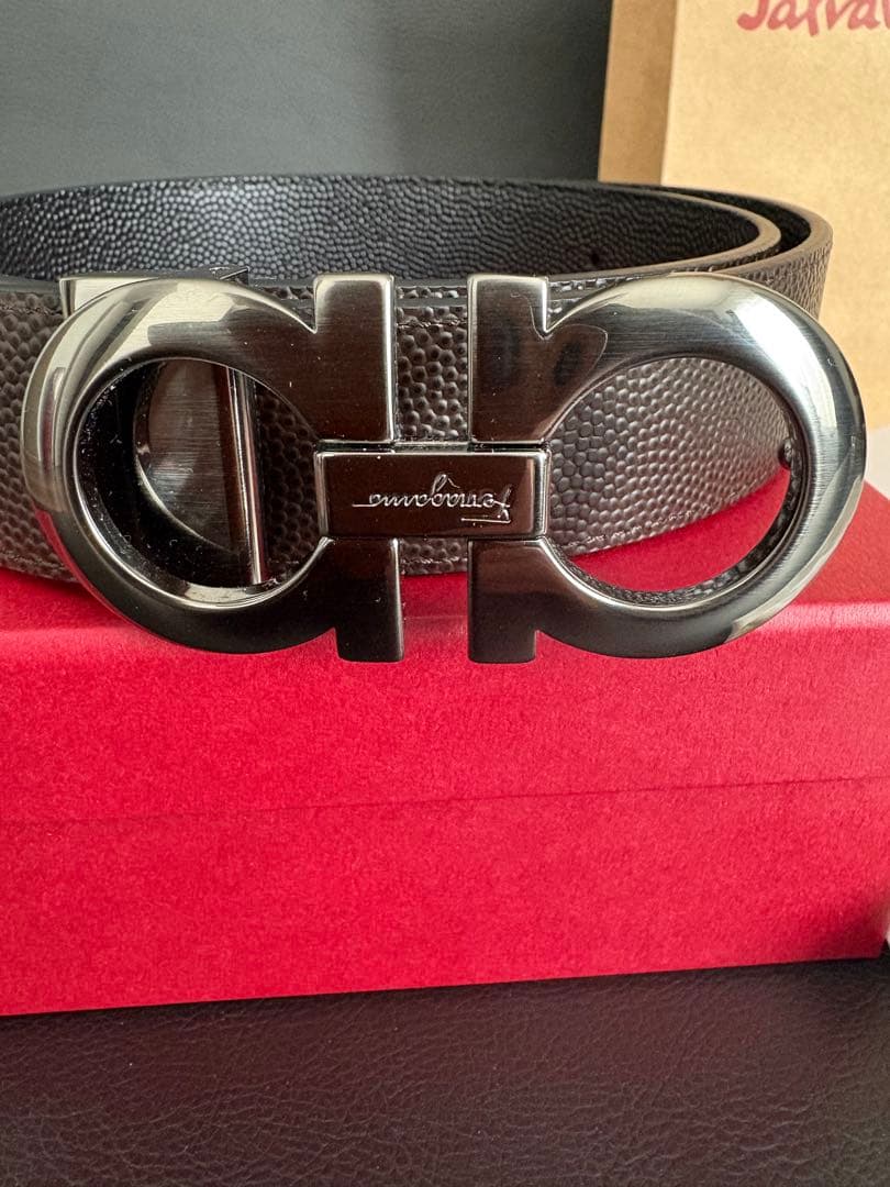 Salvatore Ferragamo ブラック✖️ブラウン型押リバーシブル未使用