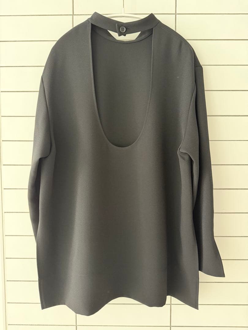 LOHEN バックオープンブラウス　ブラック