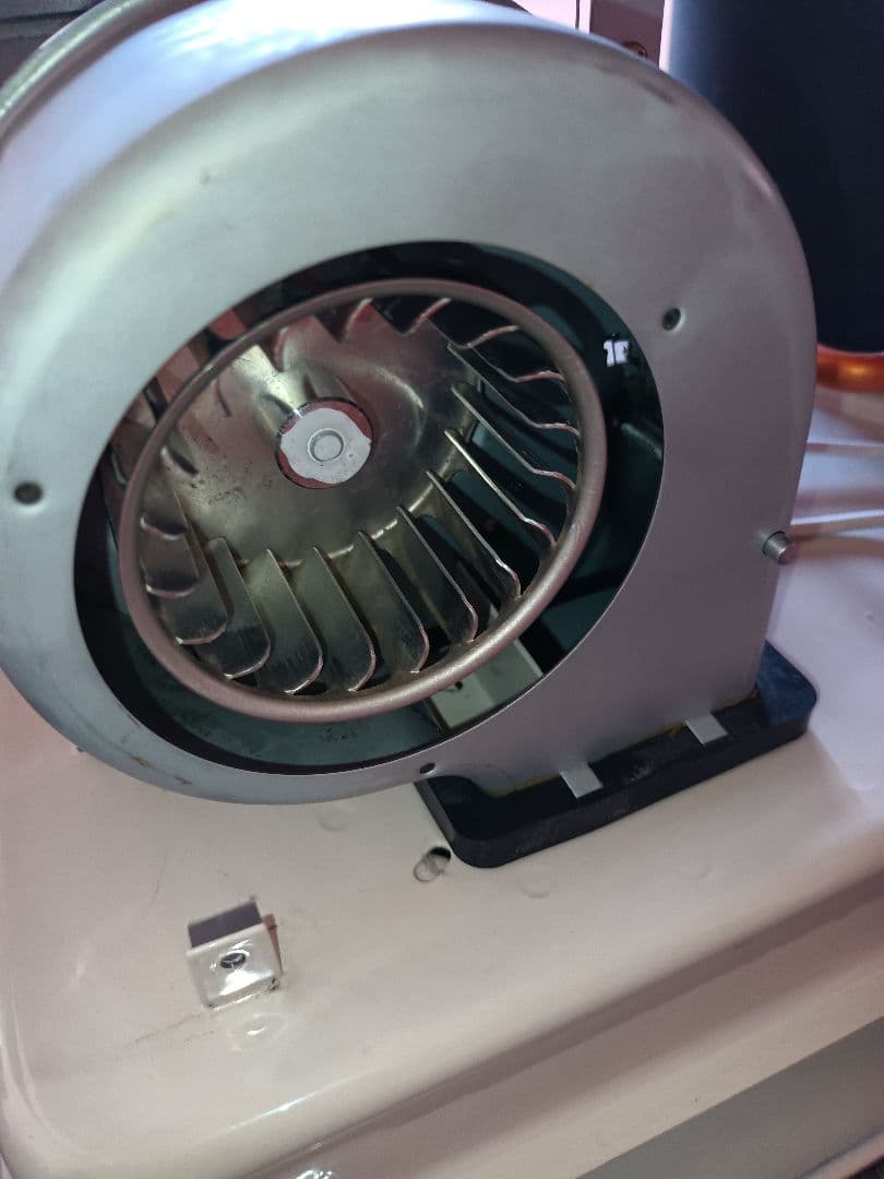 半密閉式石油暖房機 23年式 サンポット 引取限定 室内使用 丸形ストーブ 灯油