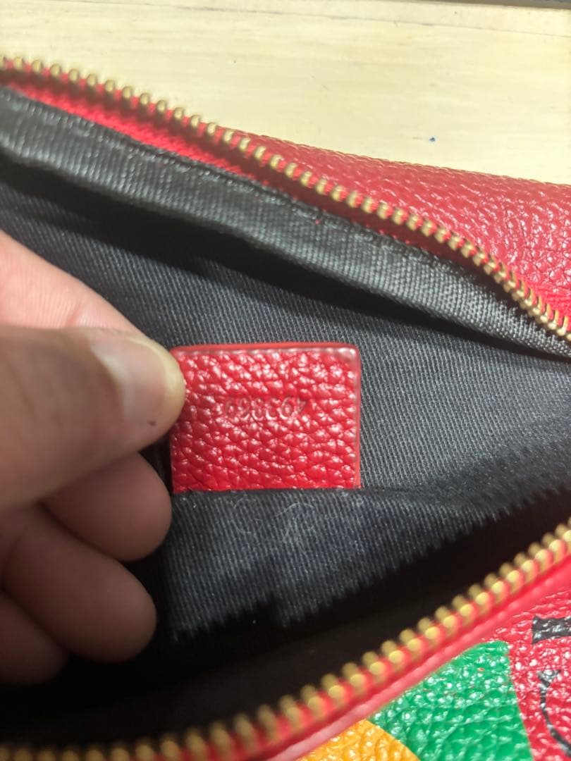 GUCCI ボディバッグ レッド ロゴ入り