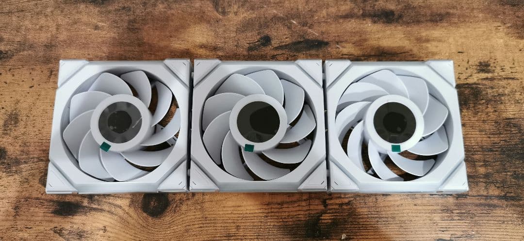 PC用ファン・クーラー LianLi UNI FAN SL Wireless LCD120Reverse