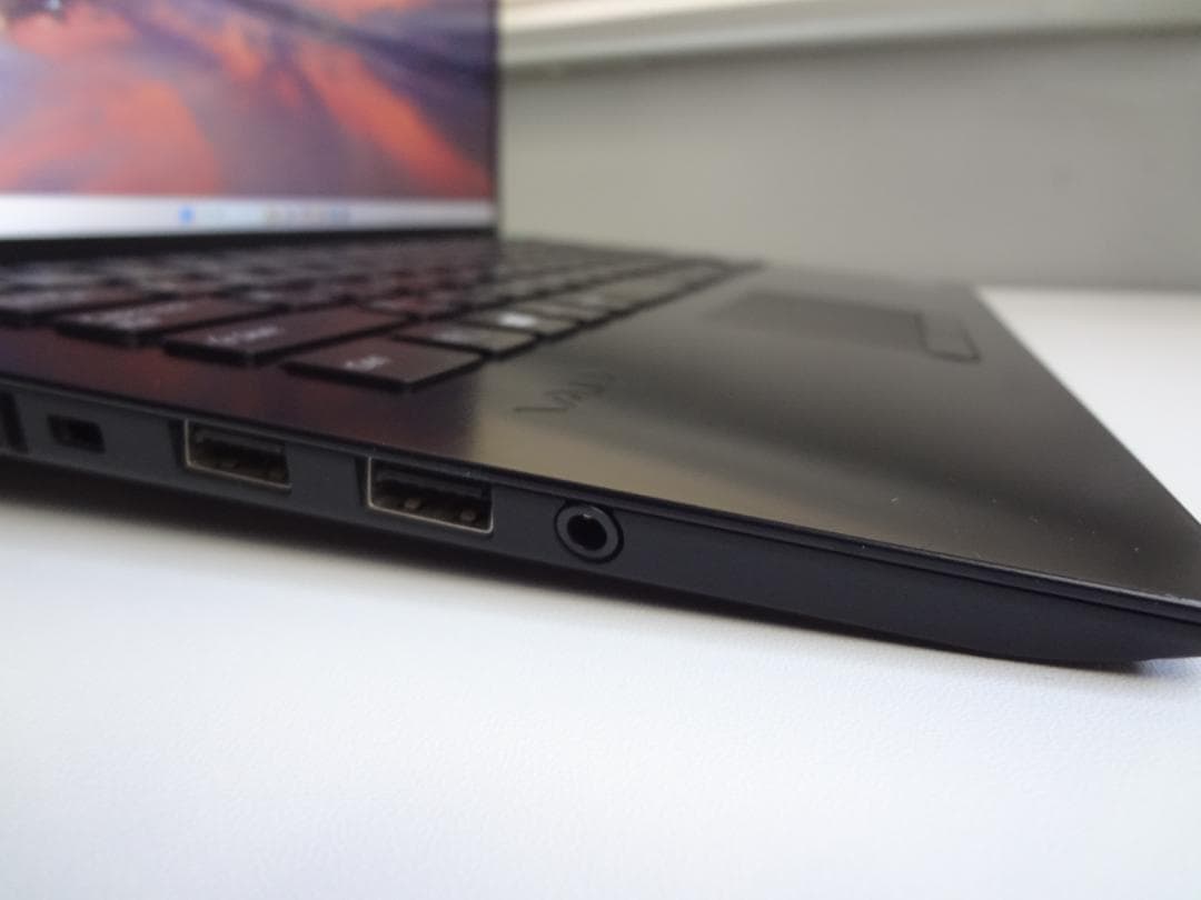 VAIO 14型 i3第8世代 SSD128 MEM4 LCD難あり