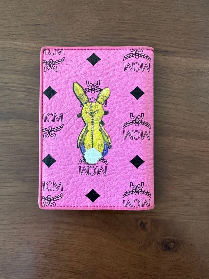 【値下げ中】MCM ラビット パスポートケース