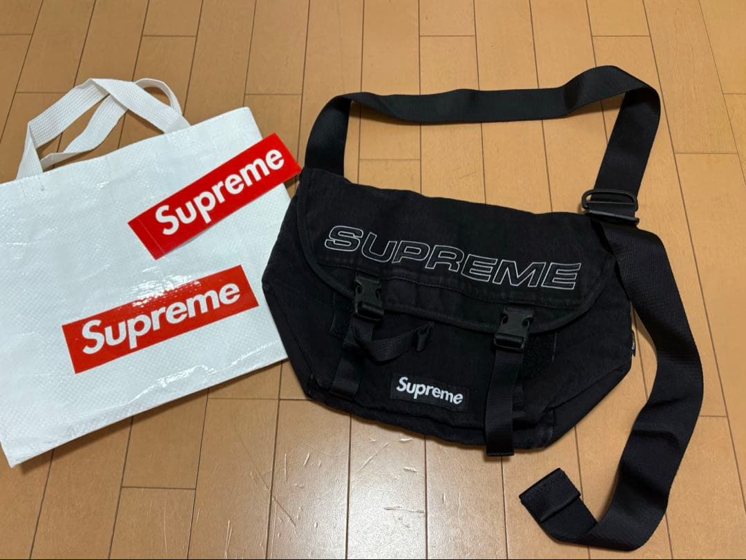 Supreme ブラック メッセンジャーバッグ