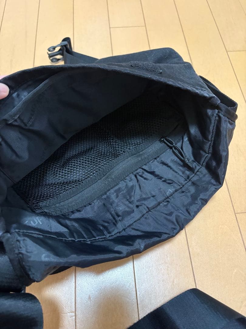 Supreme ブラック メッセンジャーバッグ