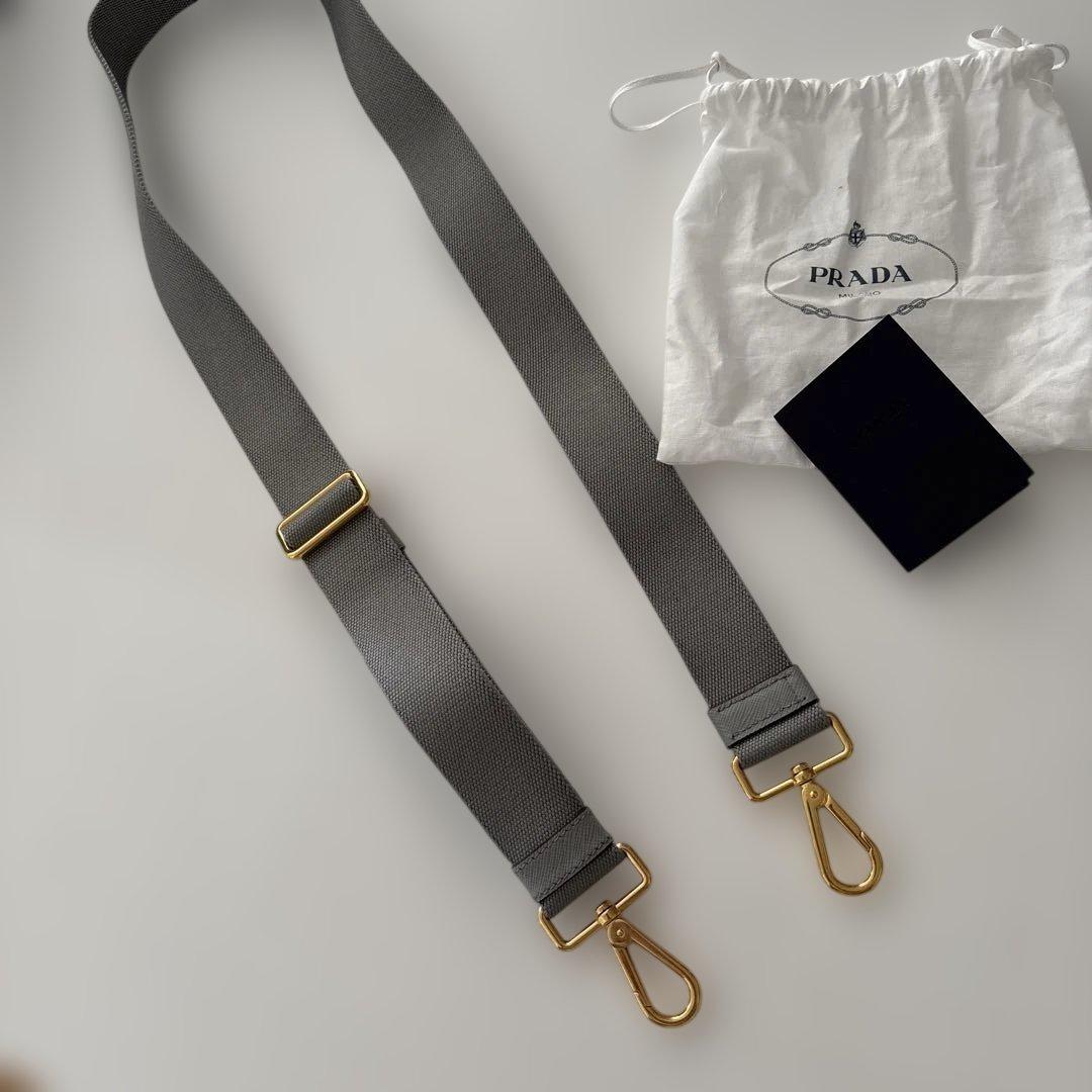 ココ PRADA グレー ストラップ 新品未使用