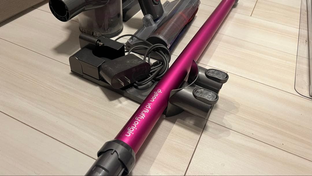Dyson コードレスクリーナー　V6 fluffy origin