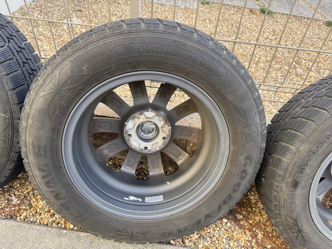 スタッドレスタイヤ　195/65/R15 アイスナビ①