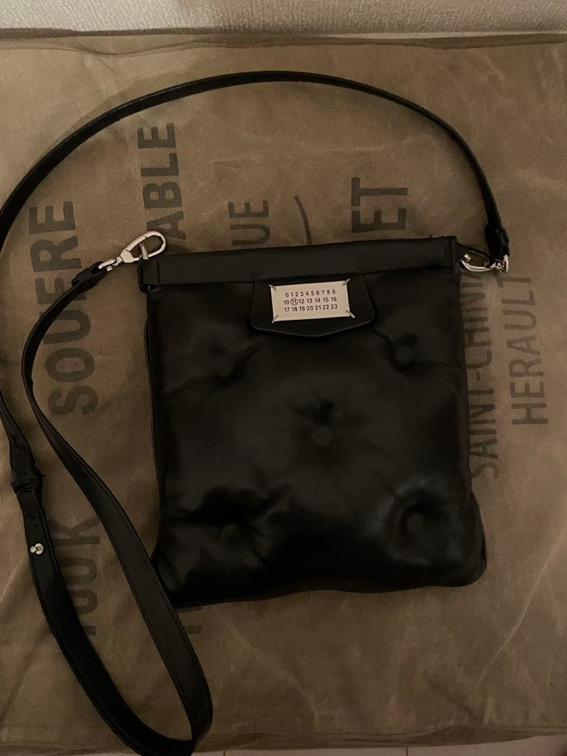 Maison maigiela グラム スラムフラップポケットバッグ