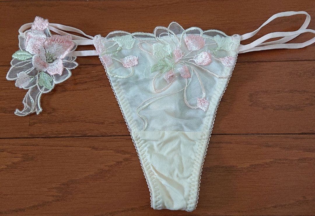 《新品》ワコール　サルート、高級オシャレな下着上下セット