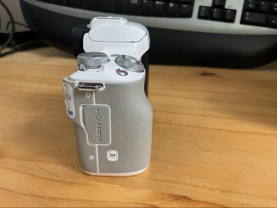 Canon EOS Kiss M EF−M15−45 EF-M 18-150m