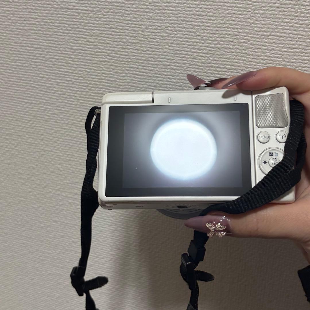 Canon EOS M100 ダブルズームキット ミラーレス一眼