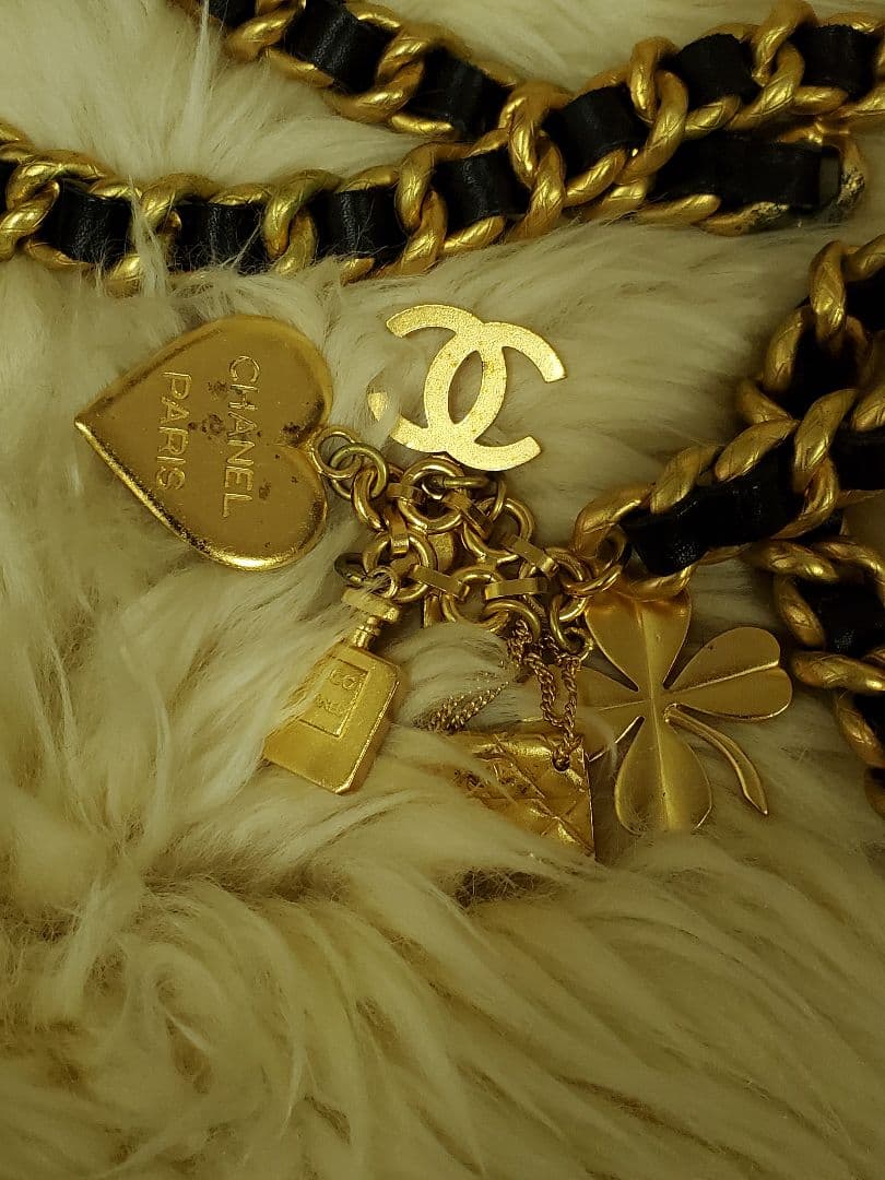 CHANEL シャネル　ゴールドチェーンベルト チャーム付き