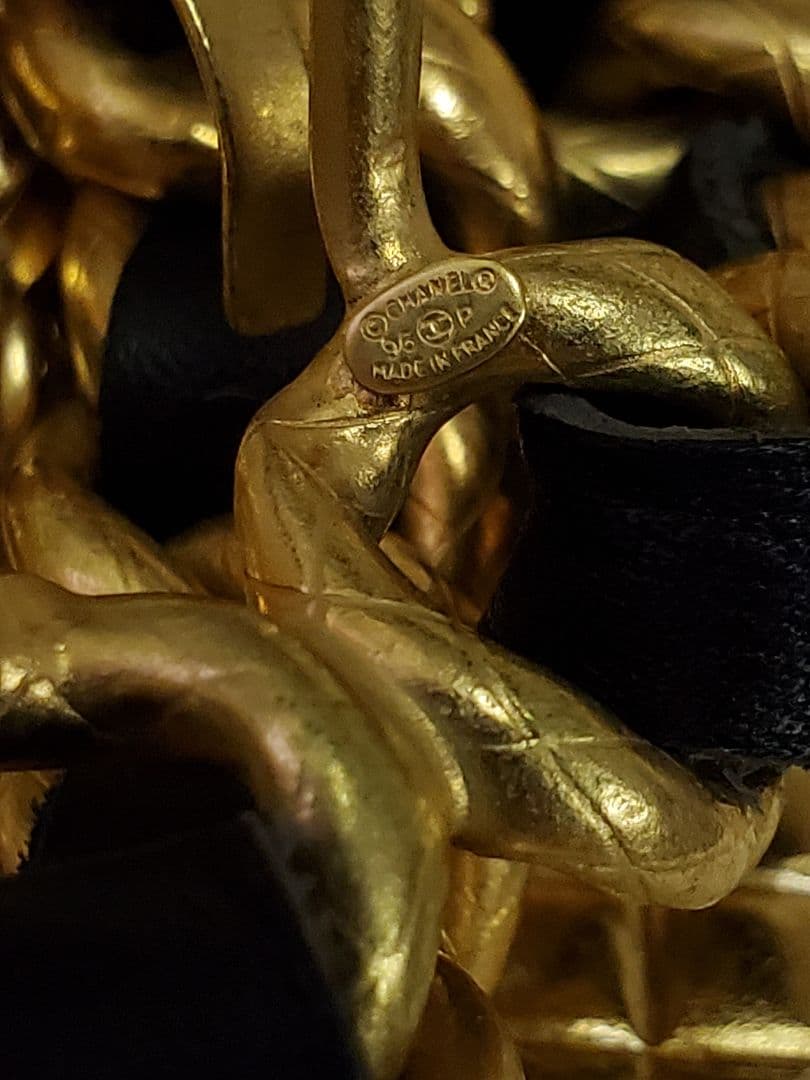 CHANEL シャネル　ゴールドチェーンベルト チャーム付き