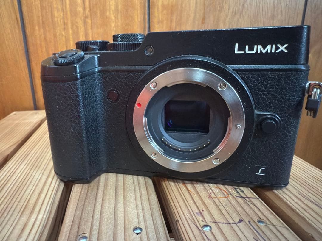 [LUMIX gx8 本体とバッテリー2個 おまけ付き
