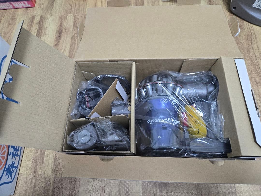 dyson v6 trigger HH08 ハンディ掃除機