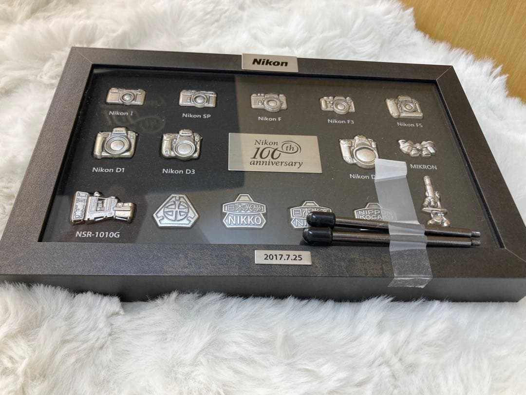 【非売品】Nikon 100th anniversary 歴代カメラピンバッジ