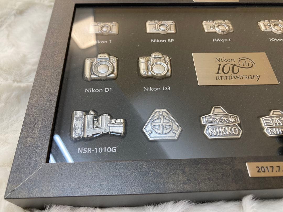 【非売品】Nikon 100th anniversary 歴代カメラピンバッジ