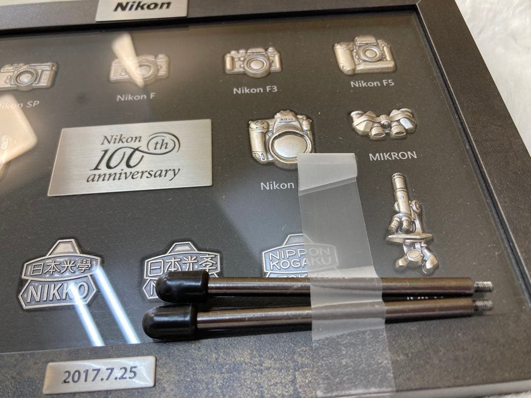 【非売品】Nikon 100th anniversary 歴代カメラピンバッジ