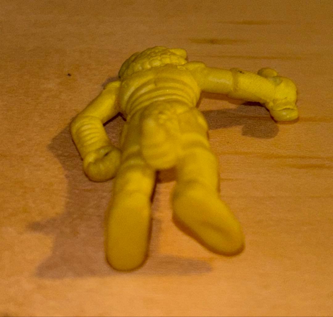 レア　ウルトラマン怪獣消しゴム　ギナ（黄）