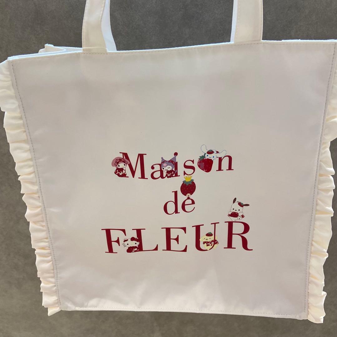 【最安値】メゾンドフルール サンリオ いちご新聞 フリルトートバッグ アイボリー