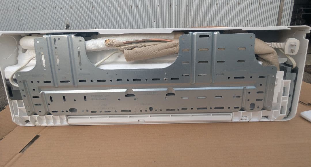 Fujitsu エアコン AS-R403N-W　２３年製　１４畳