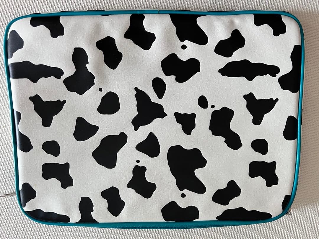 Peco Club 牛柄 ノートPCケース