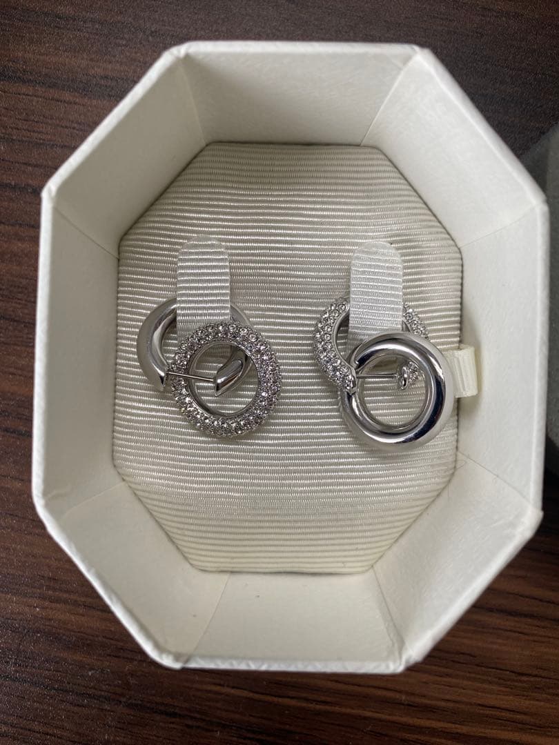 レオン スワロフスキーピアス