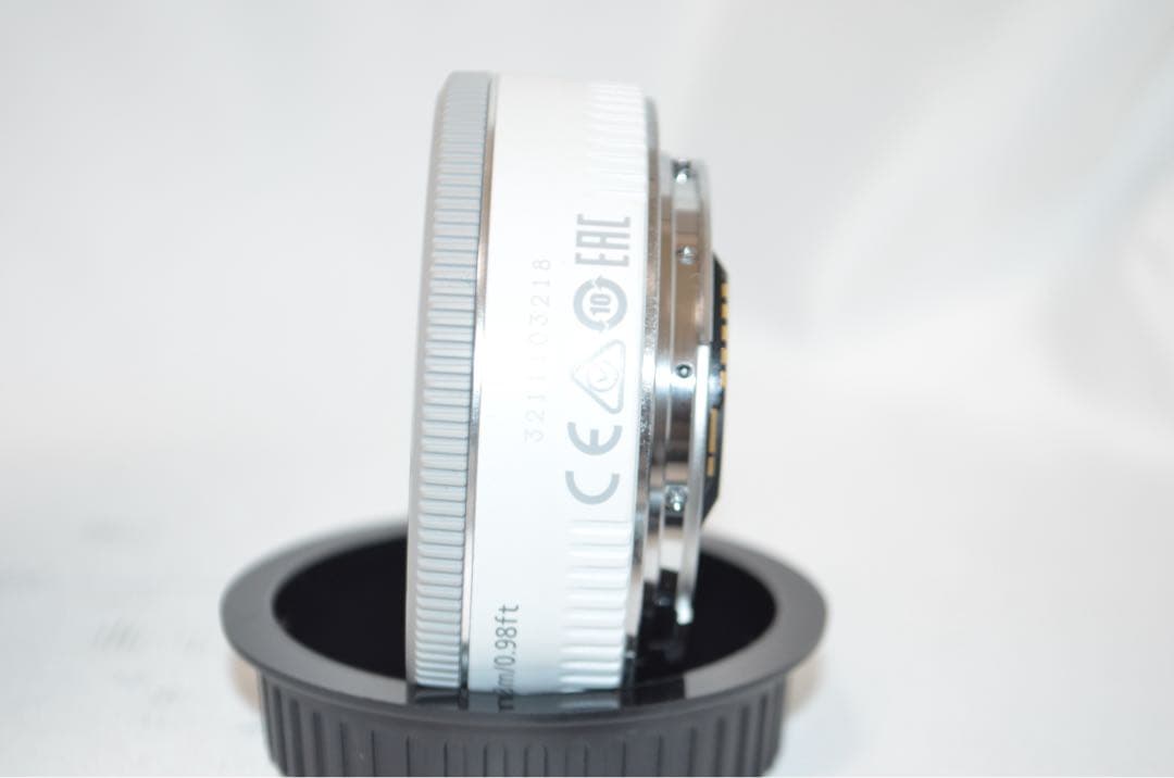 【美品】 Canon EF 40mm F2.8 STM 単焦点レンズ ホワイト