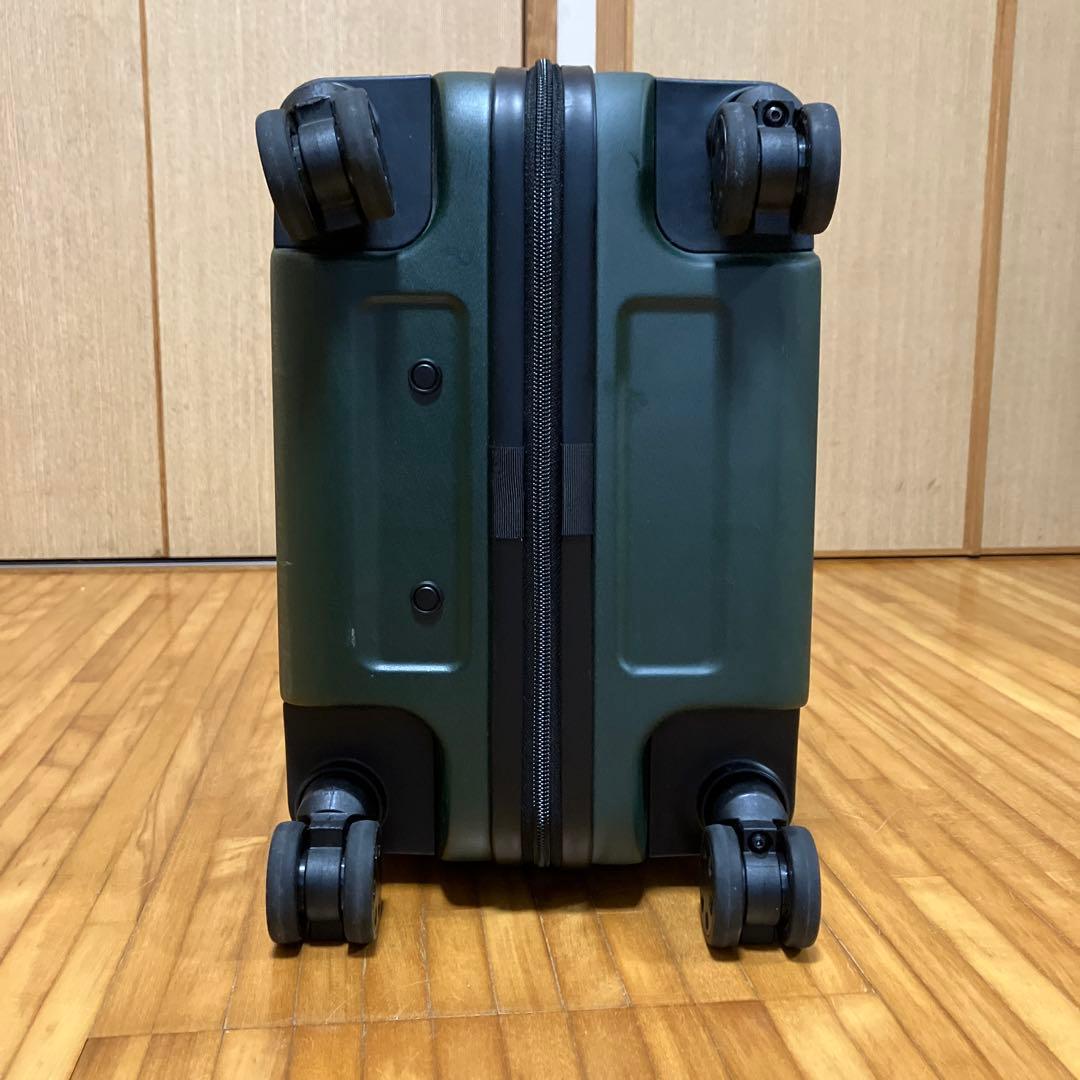 バーを自由に調節できる　ハードキャリーケース（３６Ｌ）　色:カーキ