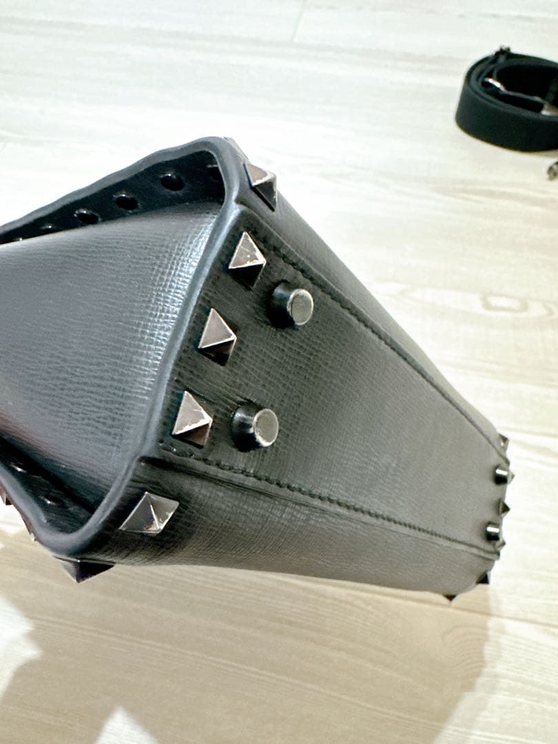 VALENTINO GARAVANI ブラック　ミニトートバッグ