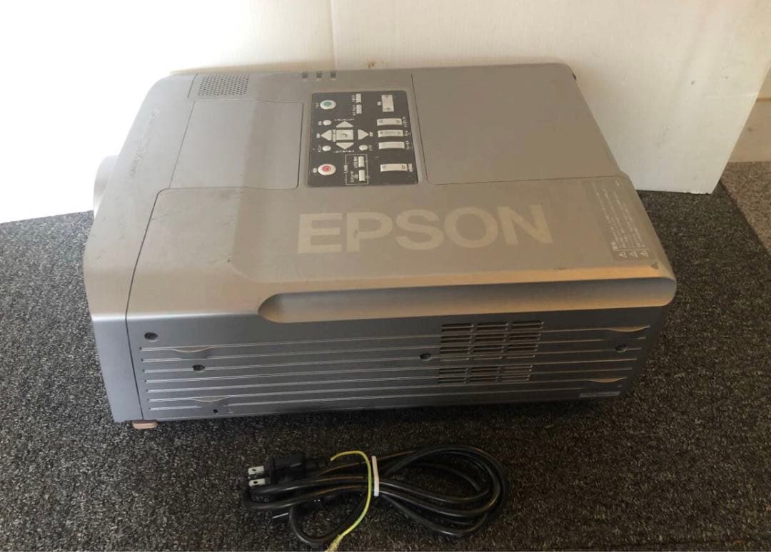 Epson EMP-8300 5200ルーメン　ランプ使用17時間