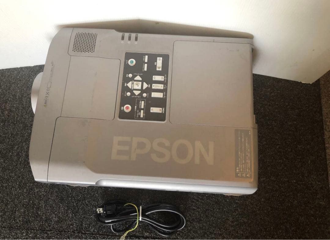 Epson EMP-8300 5200ルーメン　ランプ使用17時間