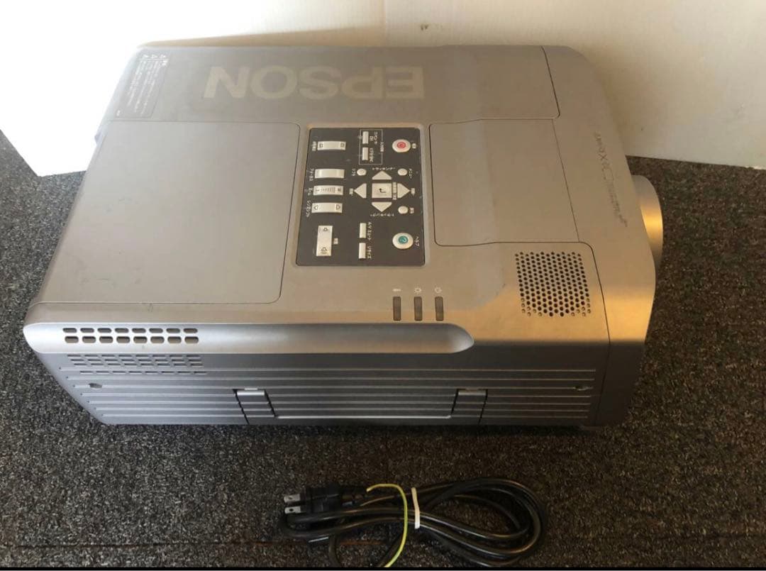 Epson EMP-8300 5200ルーメン　ランプ使用17時間