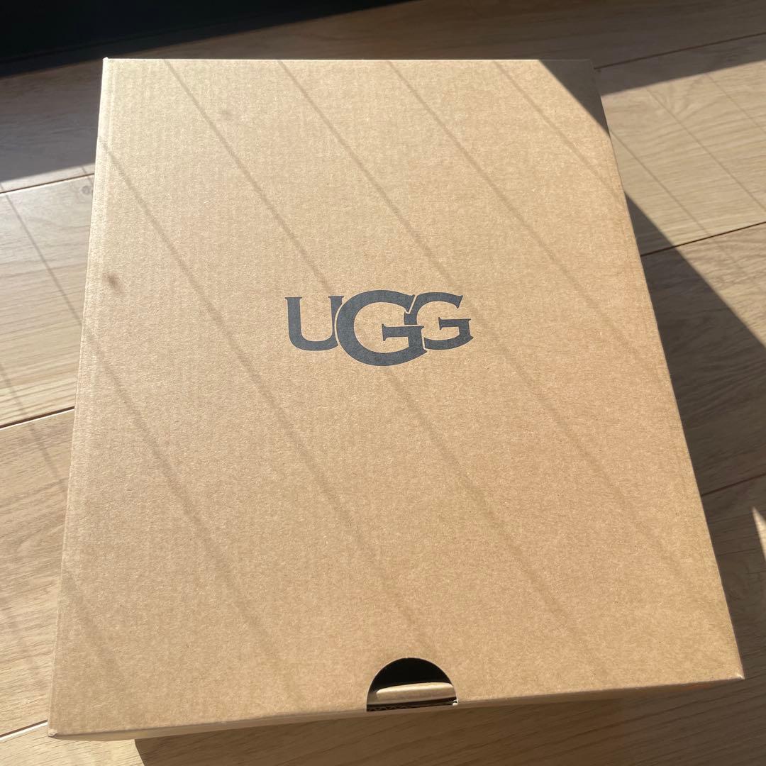 UGG WI-NITA PLATFORM ベージュ ボア付きムートンブーツ