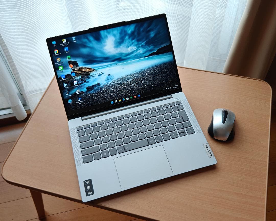 Lenovoスリムな ノートパソコン 2024年製