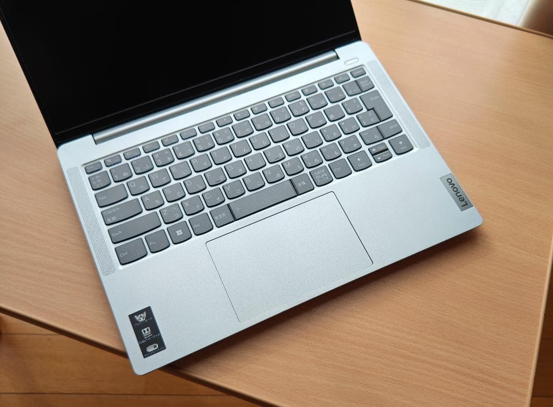 Lenovoスリムな ノートパソコン 2024年製