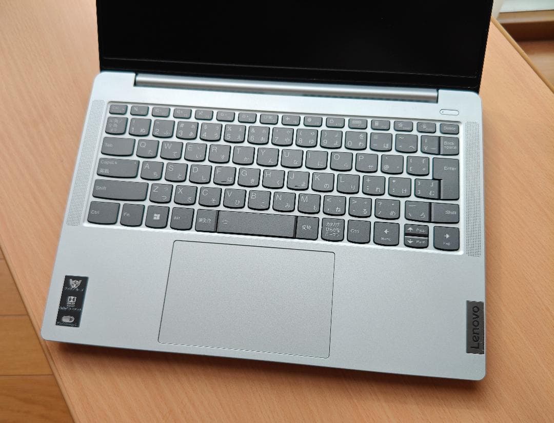 Lenovoスリムな ノートパソコン 2024年製