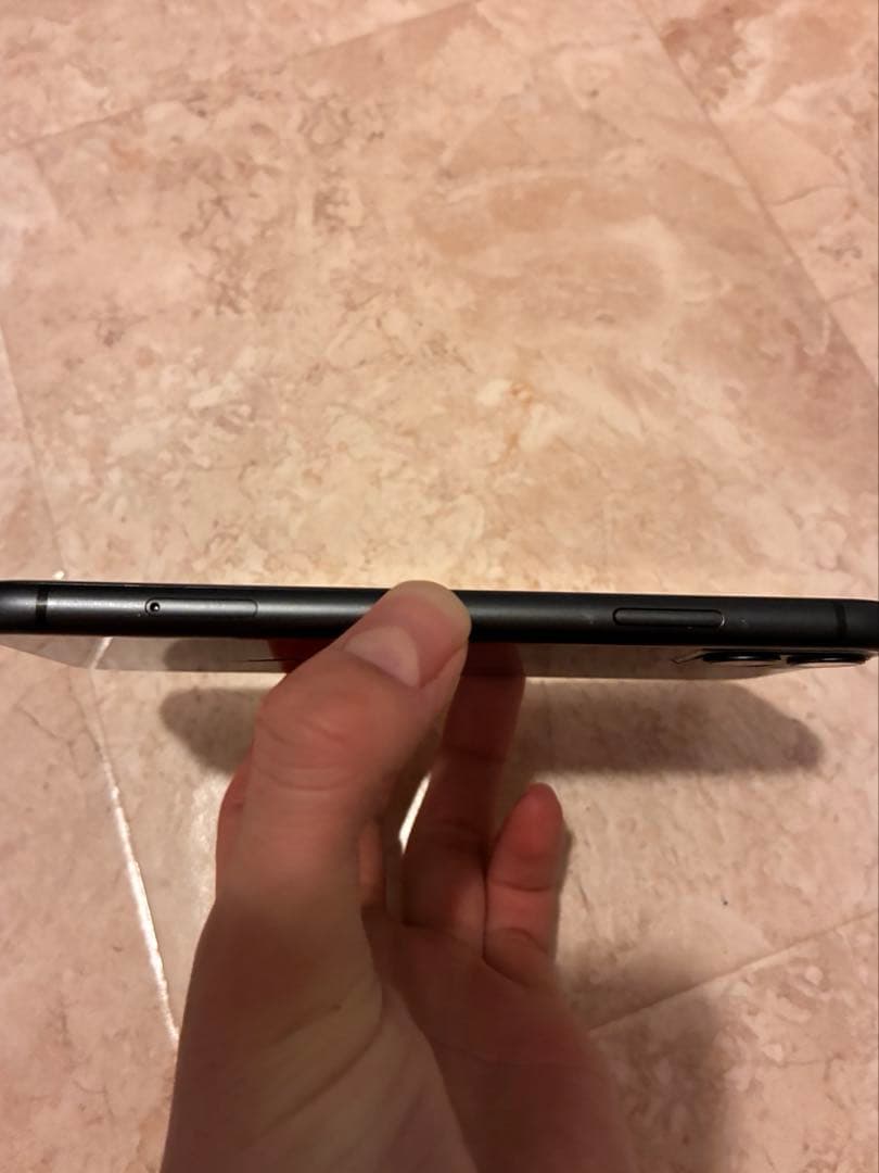 Apple iPhone 11 ブラック 本体　ジャンク　au 64GB