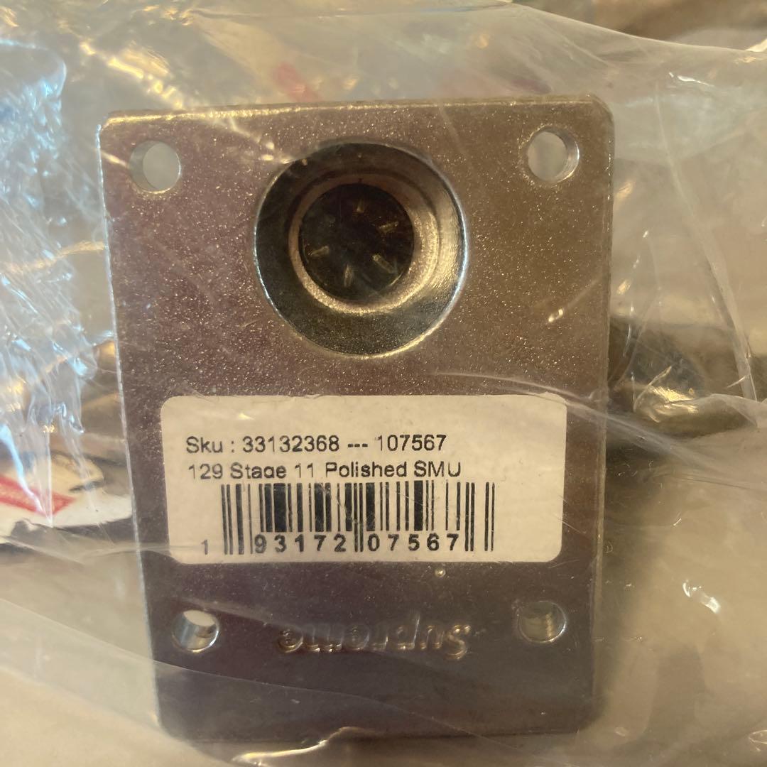 スケートボード supreme Independent truck