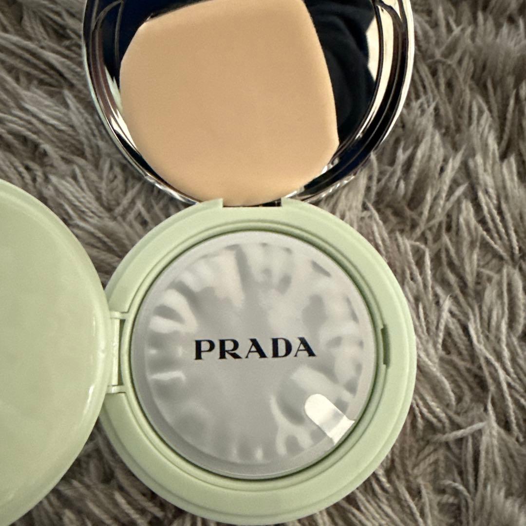PRADA クッションファンデーション　LN10 12g 78YN1R