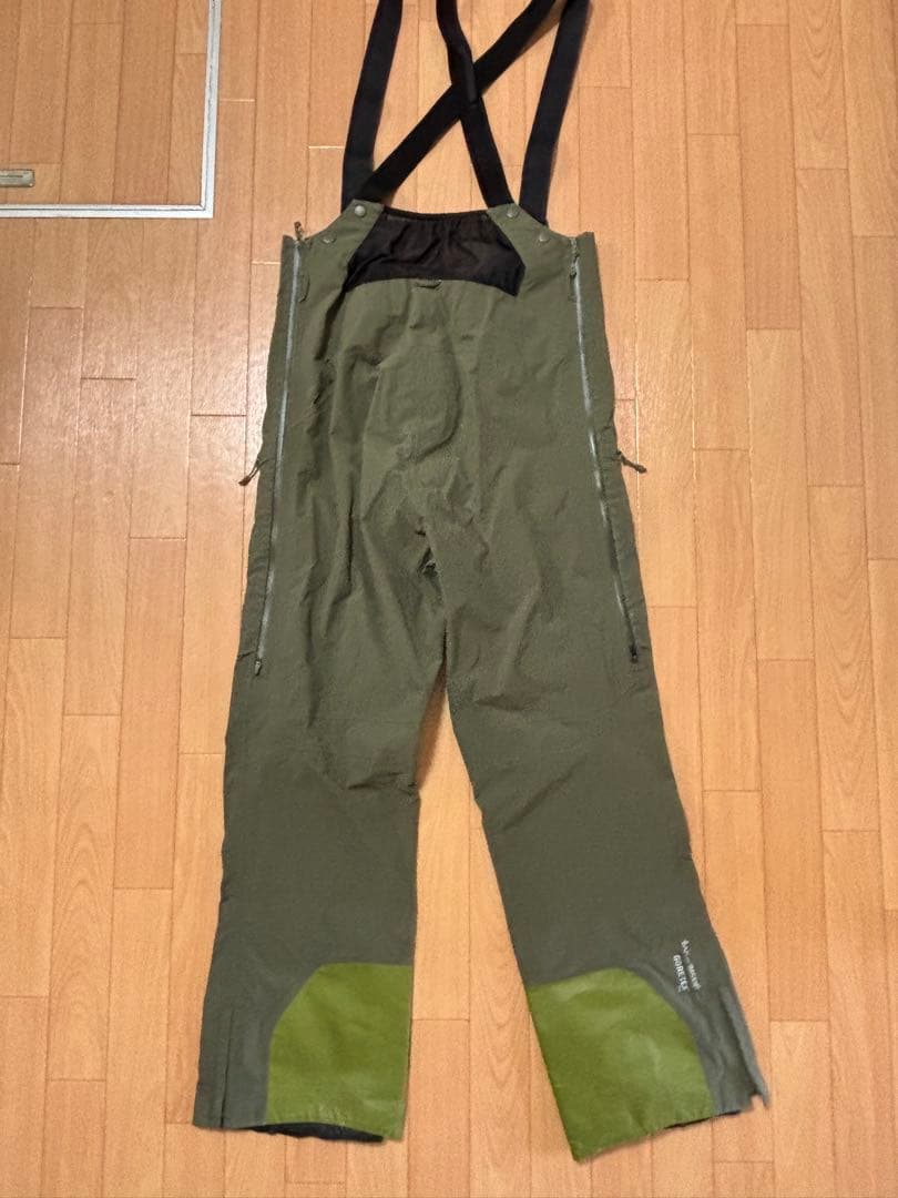 Burton AK457 bib Olive Mサイズ