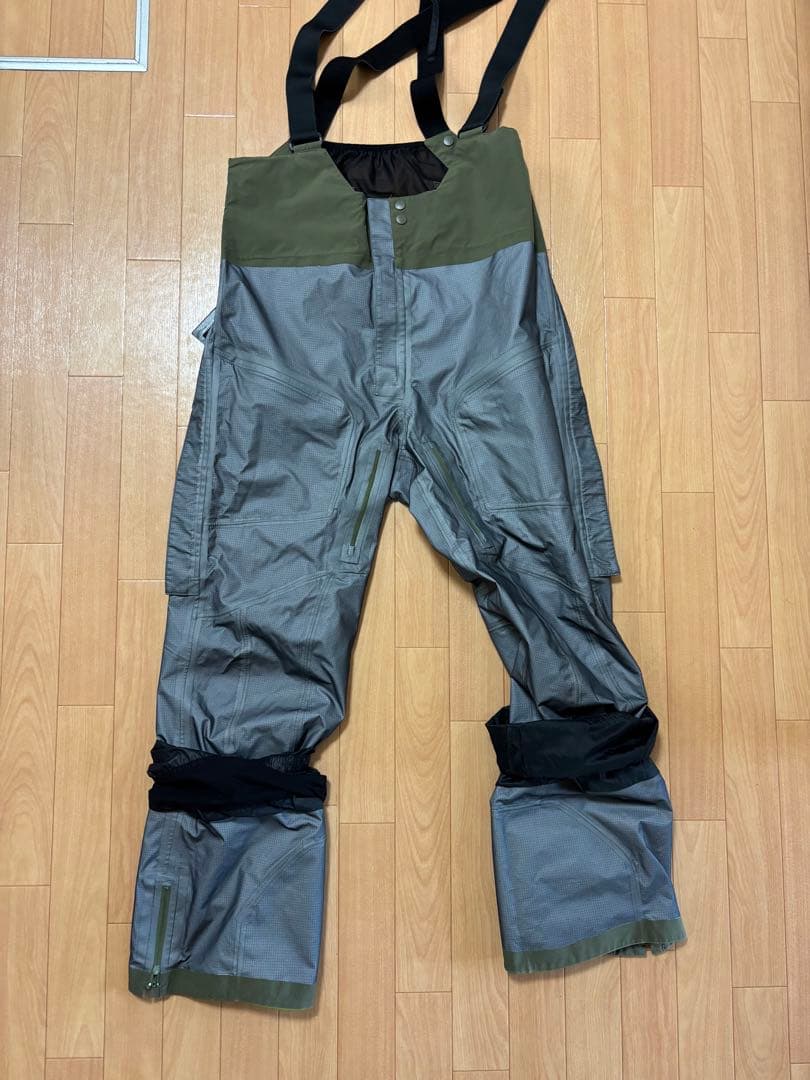 Burton AK457 bib Olive Mサイズ