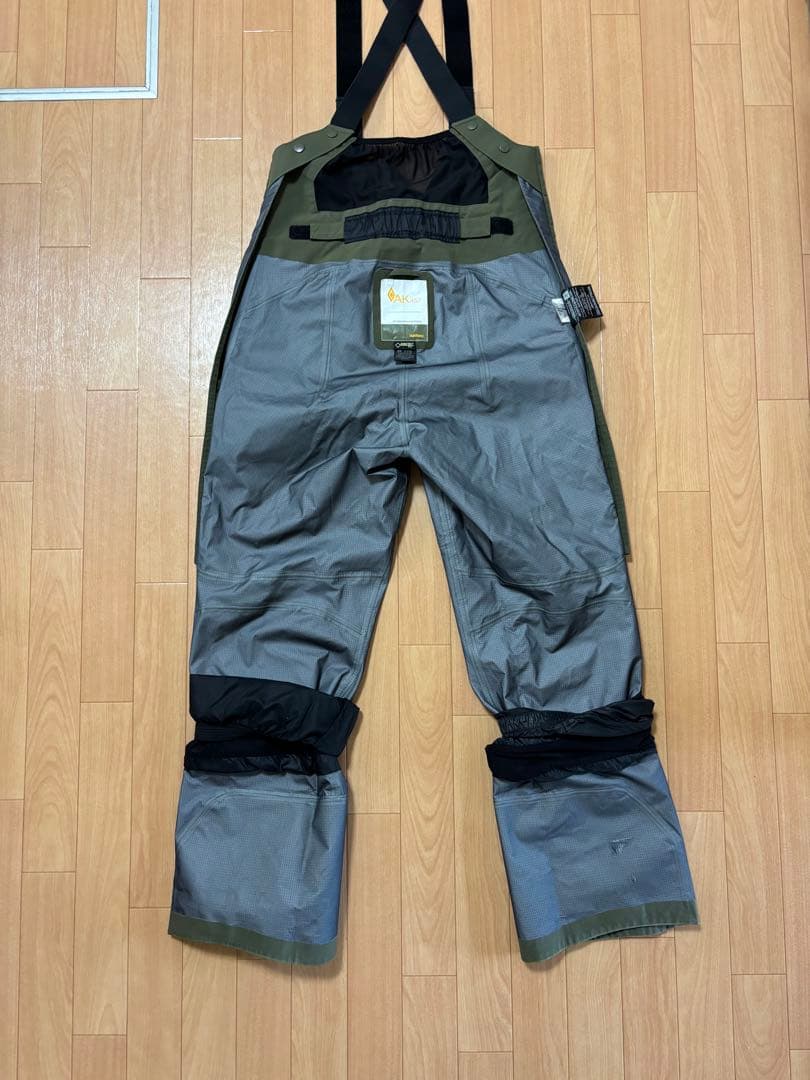 Burton AK457 bib Olive Mサイズ