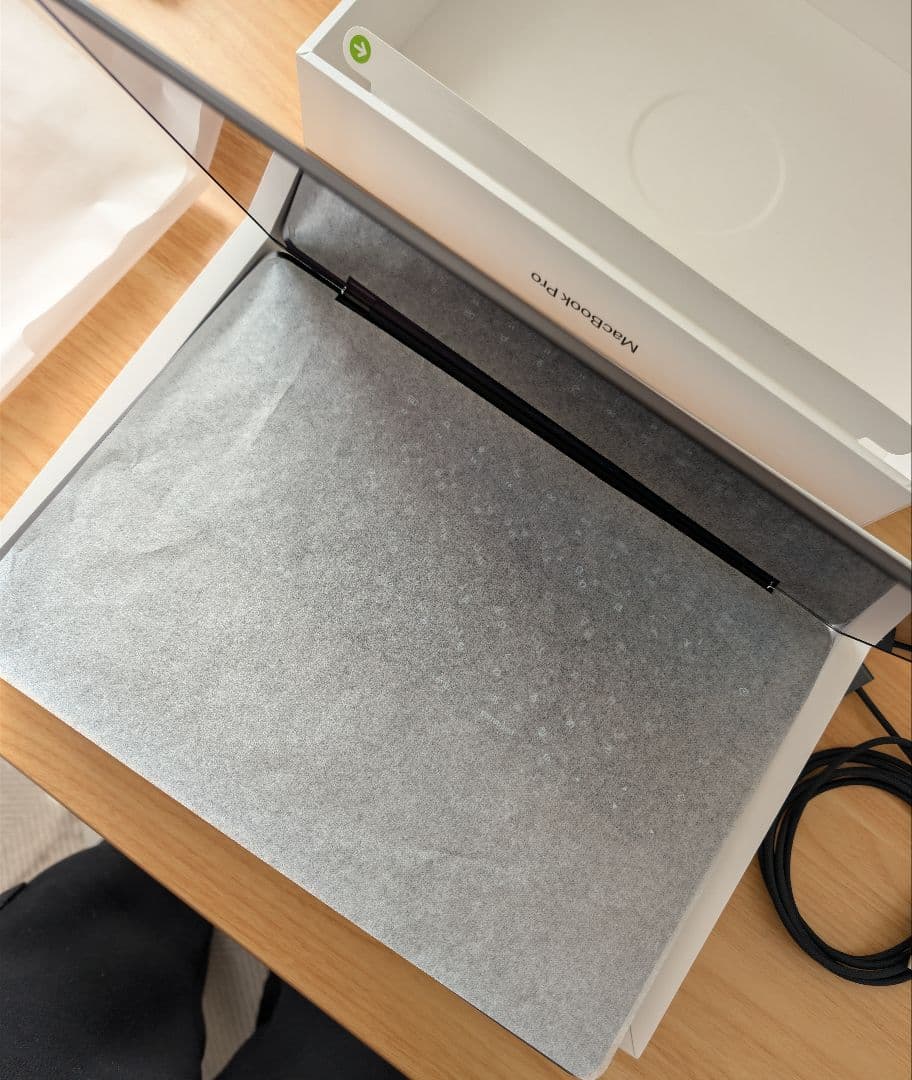 MacBook Pro 14インチ M4チップ 16GB 512GB