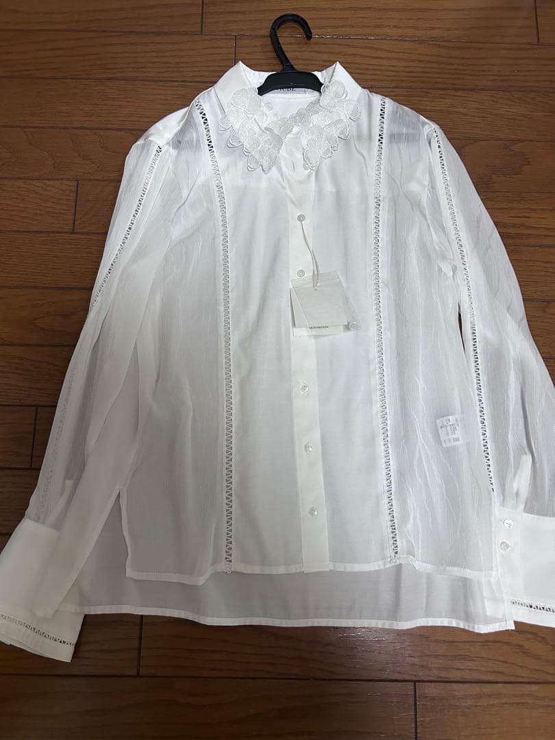 トップス laubeblanc OrchidEmbroideredCollar Shirt
