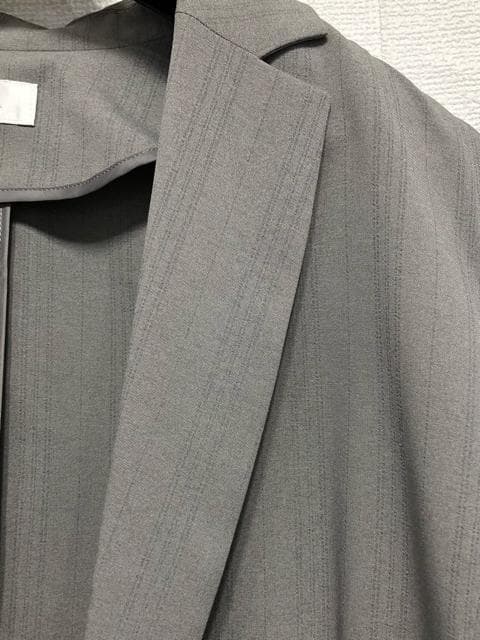 新品☆5Lグレー系ストライプ柄♪うす手9分丈テーパードパンツスーツ◯D356