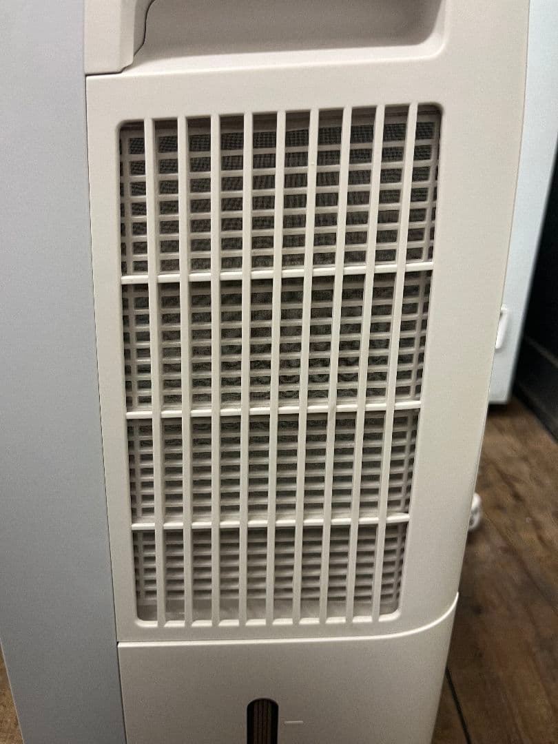 SHARP除湿機CM-J100-Wプラズマクラスター 2020年製動作確認済み。