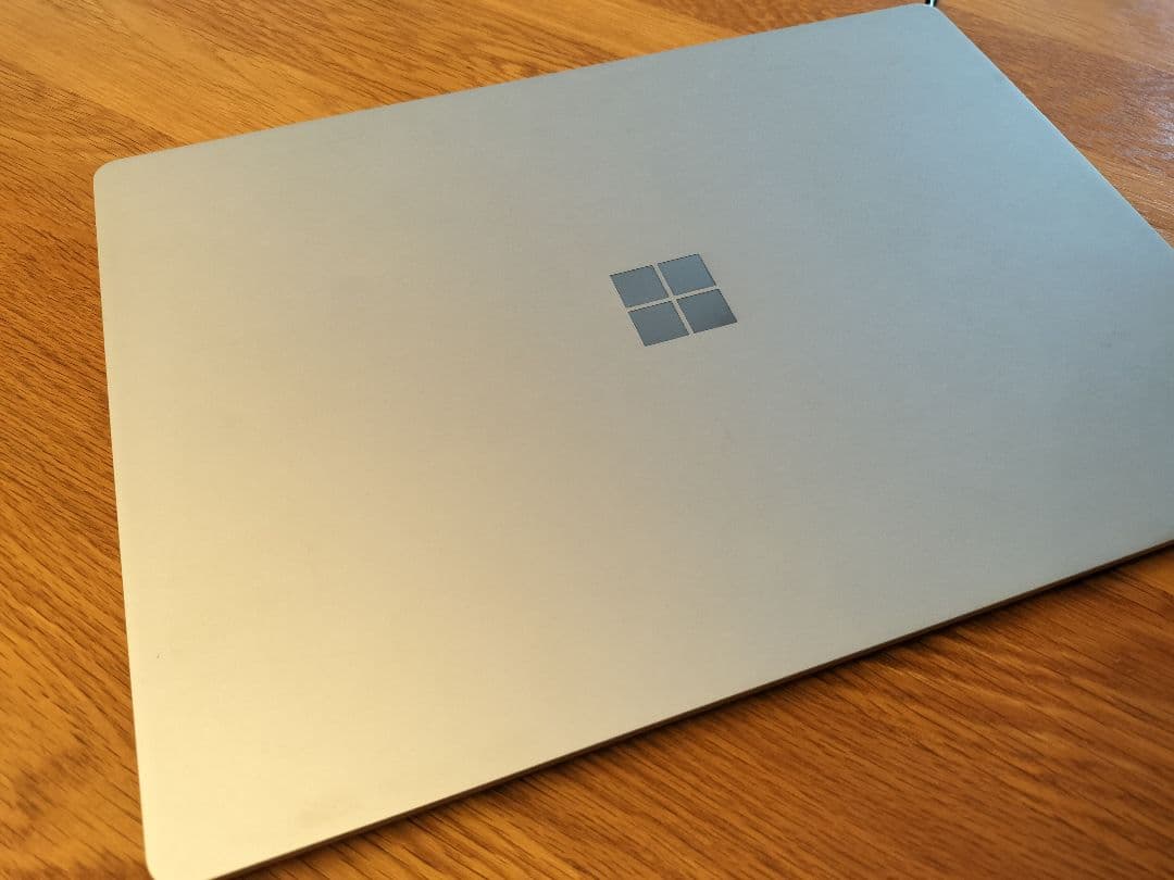 Microsoft Surface Laptop office付き